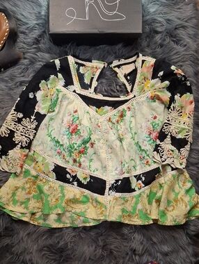 Anthropologie* Mixed Floral Patchwork Tunic Top in Black, Cream & Green